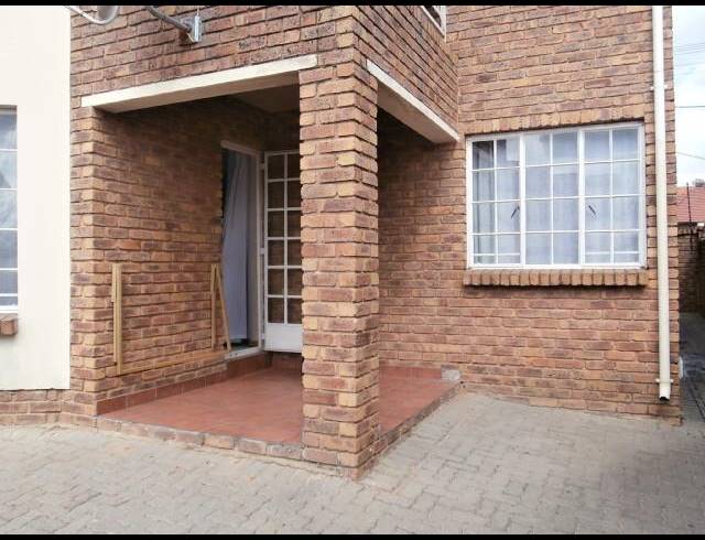 2 BEDROOM TOWNHOUSE FOR SALE IN REGENTS PARK